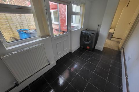 4 bedroom terraced house to rent, Railton Avenue, Whalley Range, Manchester. M16 8AU 