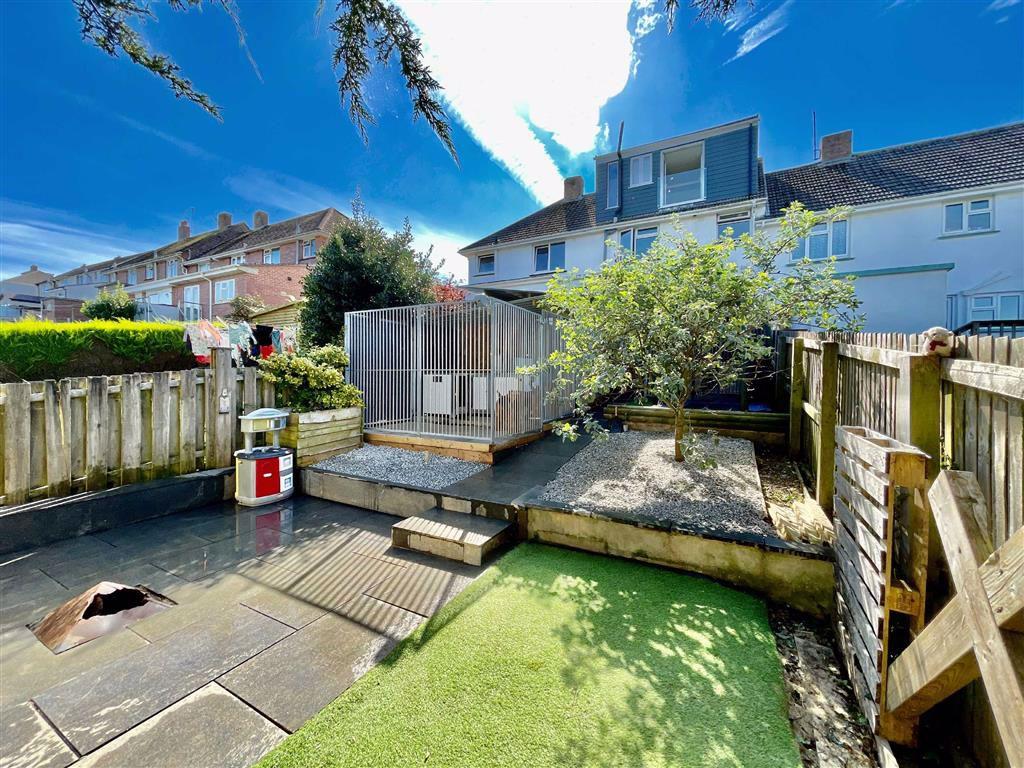 Wishings Road, St Mary's, Brixham, TQ5 3 bed terraced house £265,000