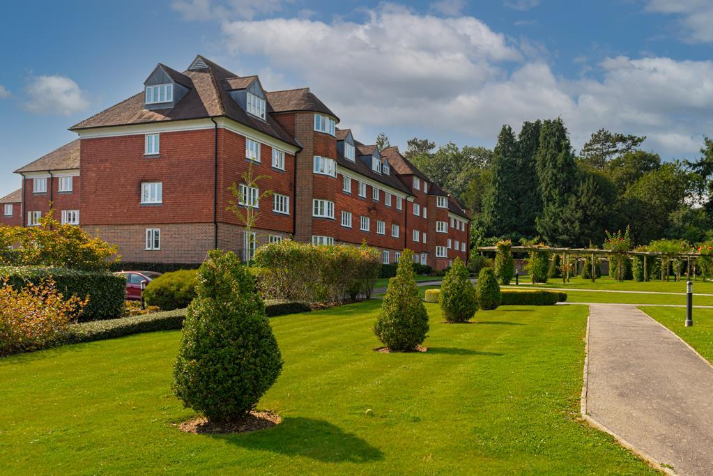 Elizabeth Drive, Banstead 2 bed flat £300,000