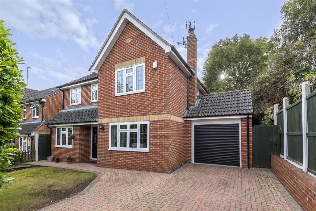 Gainsborough Close, Billericay 4 bed detached house £825,000