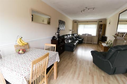 121 Blackbush Spring, Harlow, CM20 3EA