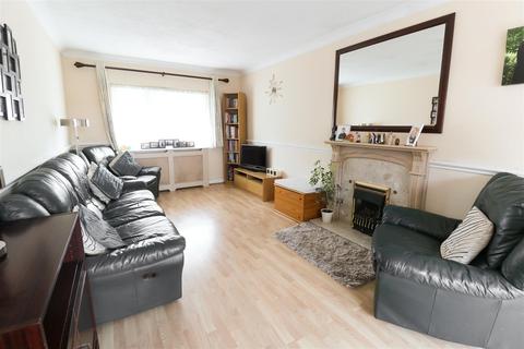 121 Blackbush Spring, Harlow, CM20 3EA