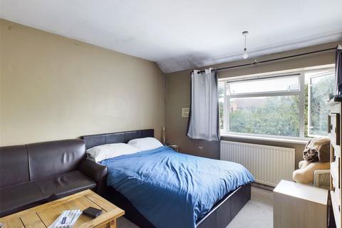 86 Oaks Road, Stanwell, Staines, TW19 7LB