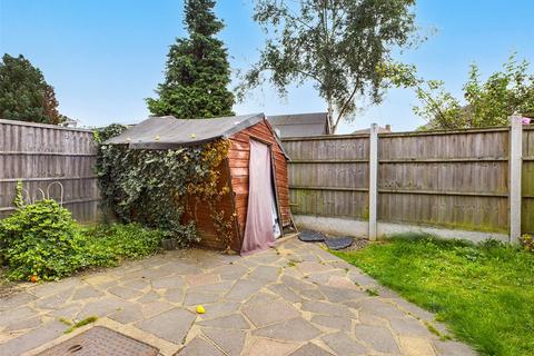 86 Oaks Road, Stanwell, Staines, TW19 7LB