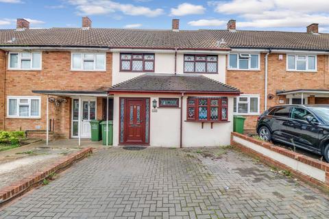 3 bedroom terraced house to rent, Curling Tye, Basildon, SS14