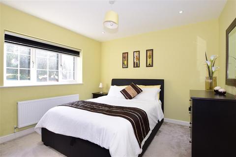 28 Abbey Road, Rochester, ME2 3QA