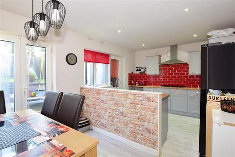 28 Abbey Road, Rochester, ME2 3QA