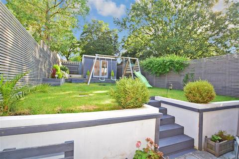 28 Abbey Road, Rochester, ME2 3QA