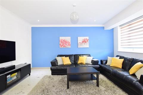 28 Abbey Road, Rochester, ME2 3QA