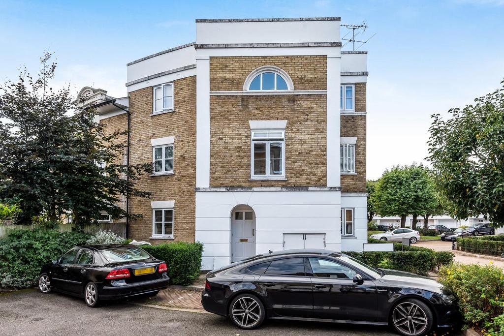 Huntingdon Gardens, Chiswick 2 bed flat £675,000
