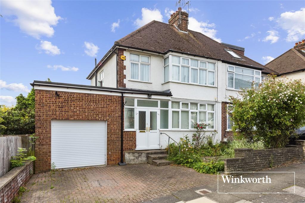 Woodfall Avenue, High EN5 3 bed semidetached house £680,000