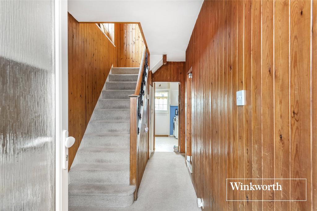 Woodfall Avenue, High EN5 3 bed semidetached house £680,000