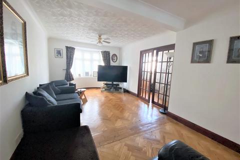 3 bedroom semi-detached house to rent, Hounslow, TW4