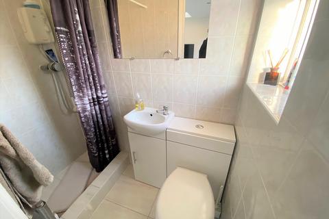 3 bedroom semi-detached house to rent, Hounslow, TW4