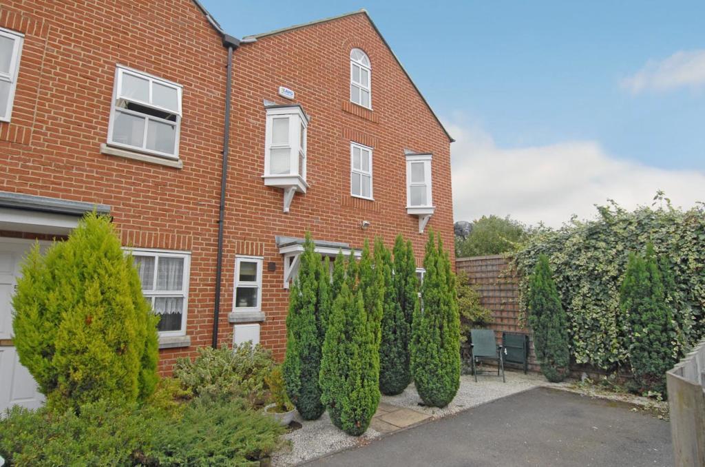 Woodman Villas, New High Street, Headington, Oxford 3 bed semidetached