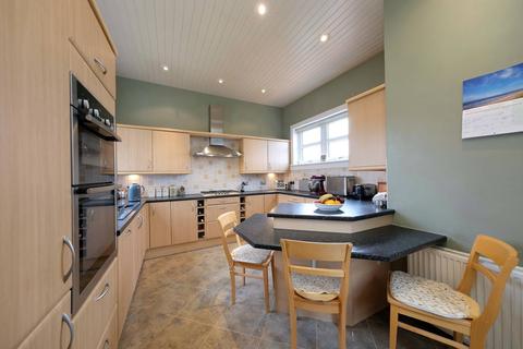 196 Braid Road, Edinburgh, EH10 6HS