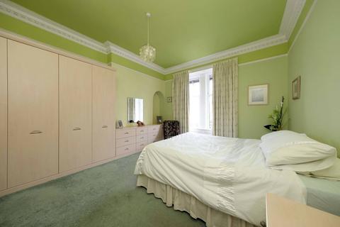 196 Braid Road, Edinburgh, EH10 6HS