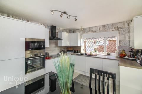 2 bedroom bungalow for sale, Kilgrimol Gardens,  Lytham St. Annes, FY8