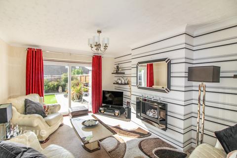 2 bedroom bungalow for sale, Kilgrimol Gardens,  Lytham St. Annes, FY8