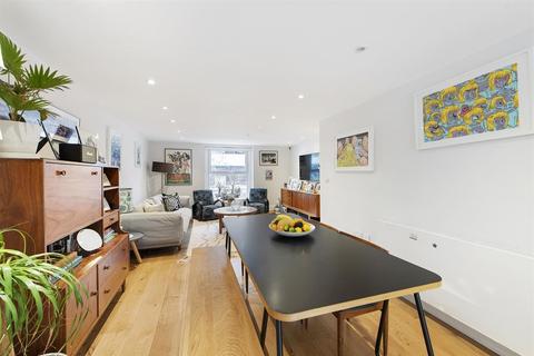 Flat B, 53 Kenninghall Road, London, E5 8BS