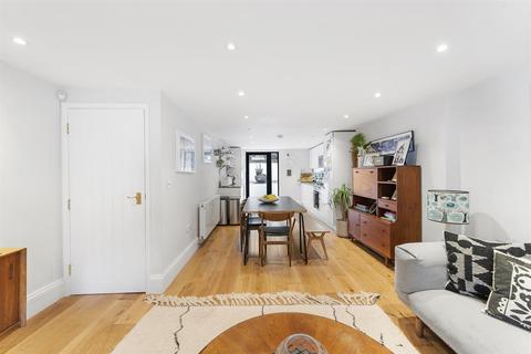 Flat B, 53 Kenninghall Road, London, E5 8BS