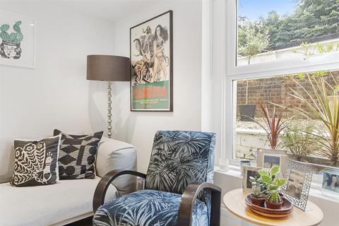 Flat B, 53 Kenninghall Road, London, E5 8BS