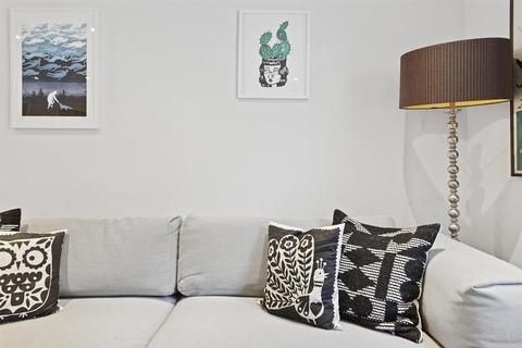 Flat B, 53 Kenninghall Road, London, E5 8BS