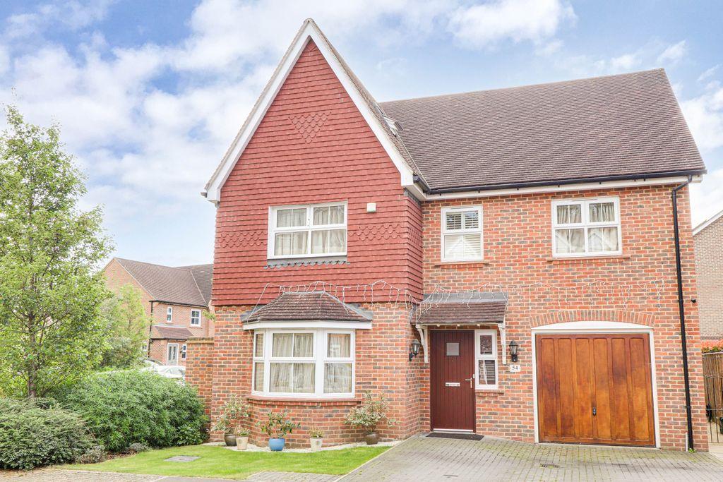 Chilworth Way, Sherfield Park, Basingstoke RG27 0FE 6 bed detached