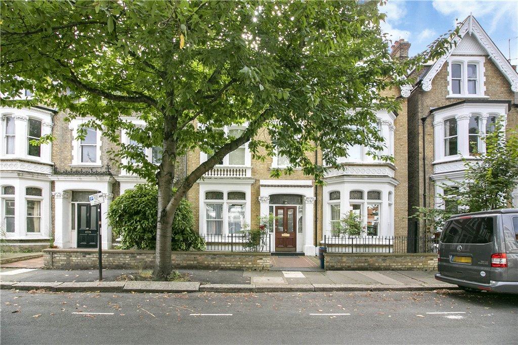 Walpole Gardens, Chiswick, London, W4 Studio £1,250 pcm (£288 pw)
