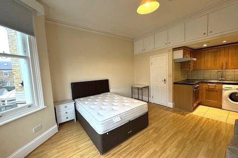 undefined, Walpole Gardens, Chiswick, London, W4