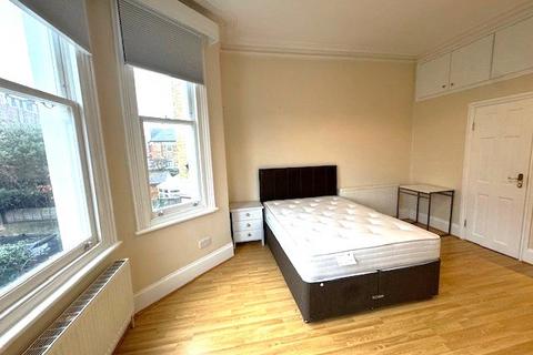 undefined, Walpole Gardens, Chiswick, London, W4