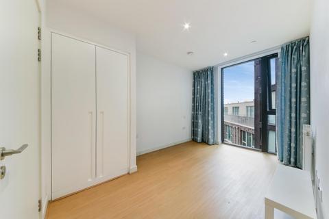 2 bedroom apartment to rent, Echo Court, Royal Wharf, London, E16