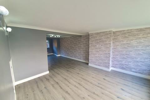 3 bedroom semi-detached house to rent, Newcombe Drive, Ng5