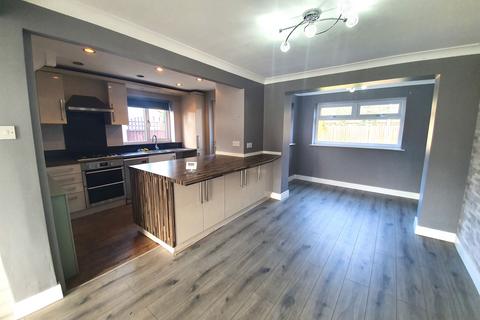 3 bedroom semi-detached house to rent, Newcombe Drive, Ng5