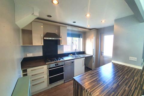 3 bedroom semi-detached house to rent, Newcombe Drive, Ng5
