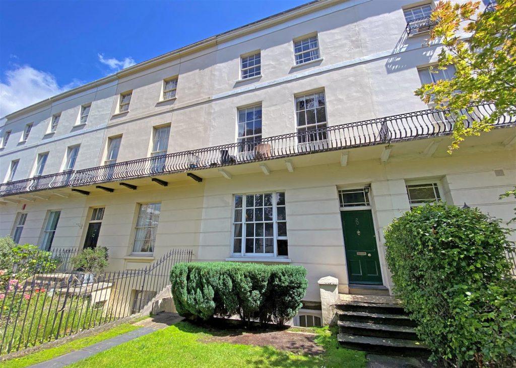 St. Stephens Road, Cheltenham 2 bed flat £1,100 pcm (£254 pw)