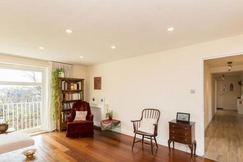 3 bedroom flat to rent, Succoth Court, Ravelston, Edinburgh, EH12