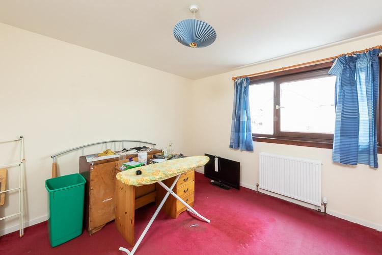 Bedroom (Rear)