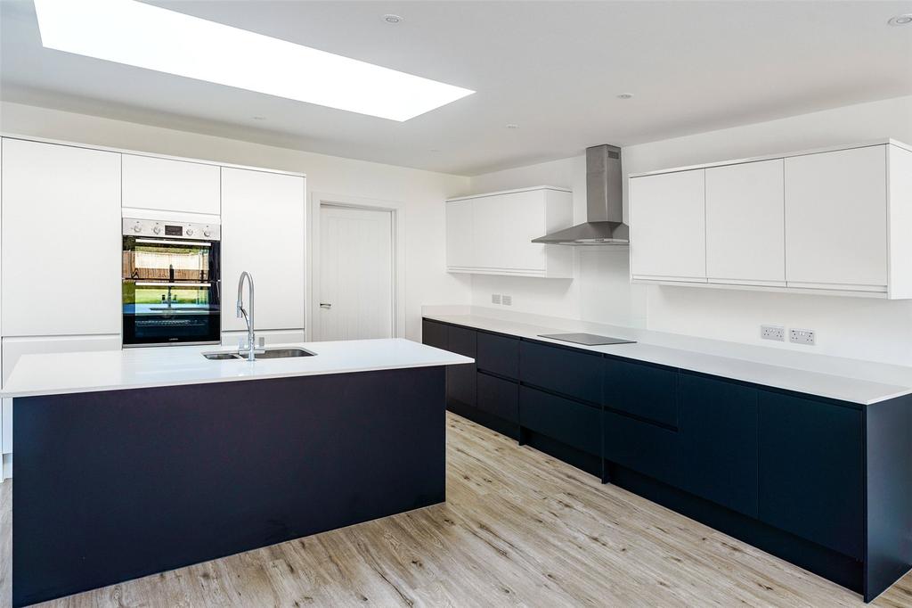 Old Manor Road, Rustington, Littlehampton, BN16 4 bed bungalow £530,000
