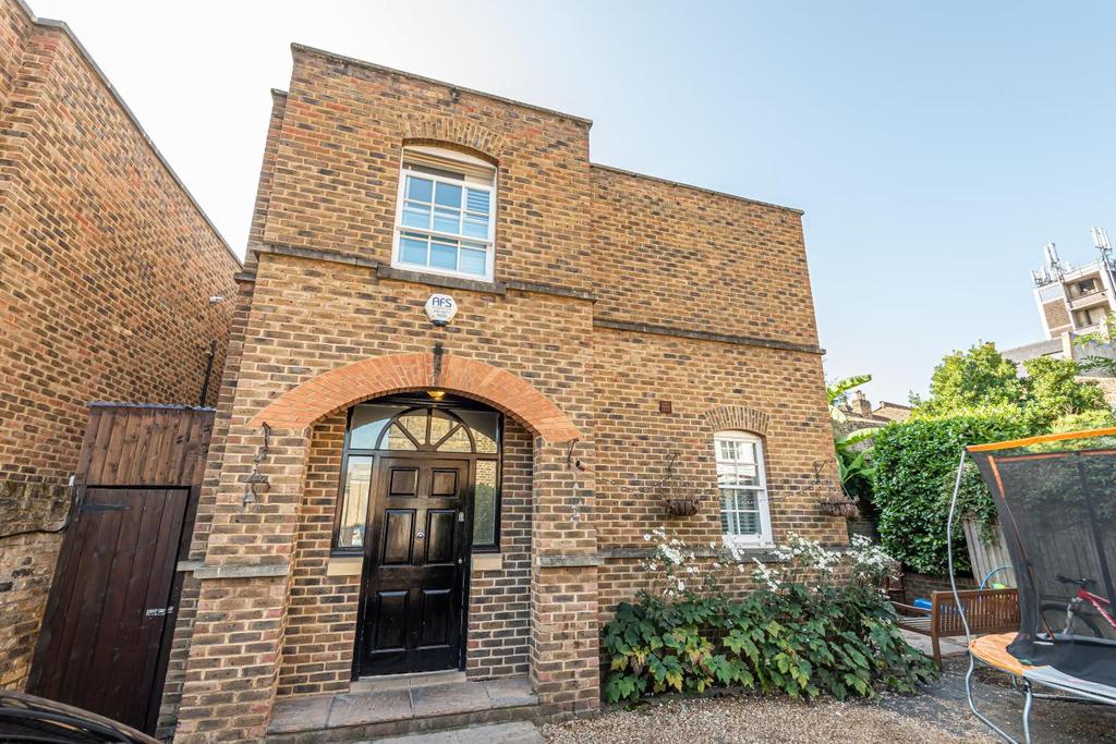 West Hill, Wandsworth 3 bed detached house £900,000