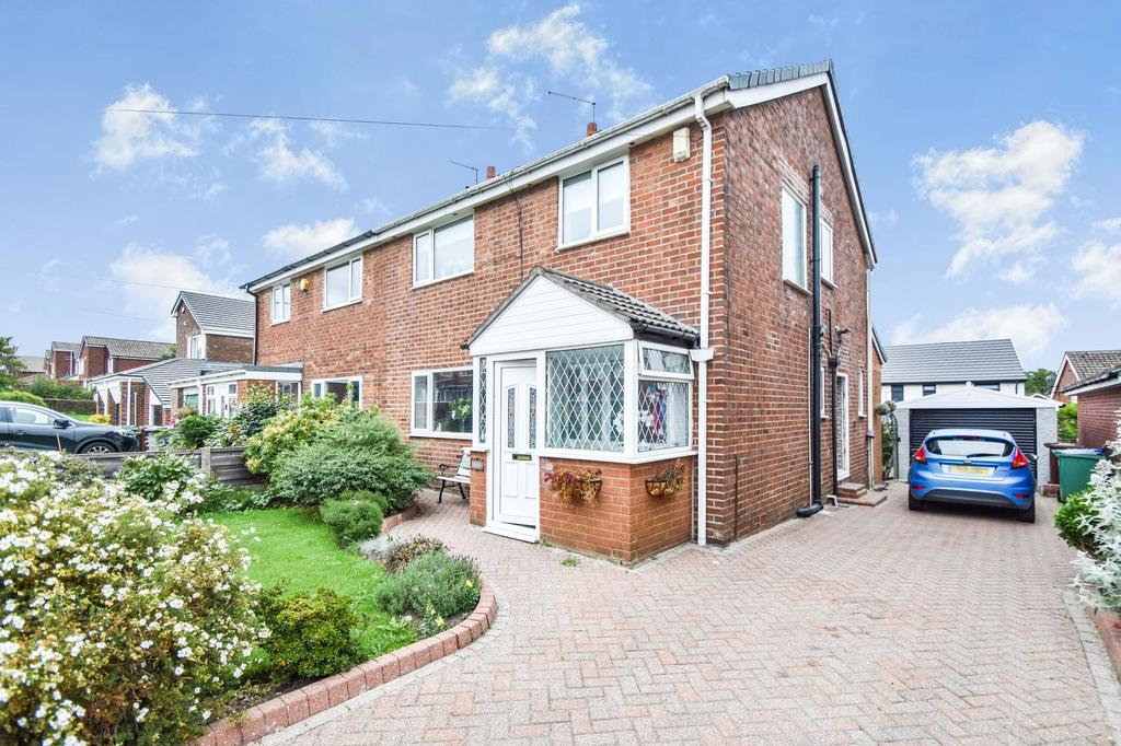 Randale Drive, Bury, BL9 4 bed semidetached house £325,000
