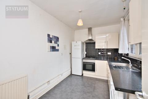 2 bedroom flat to rent, Warwick Grove, Upper Clapton, Hackney, London, E5