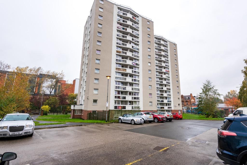 Crompton House, Scholes, Wigan, WN1 2 bed flat £500 pcm (£115 pw)