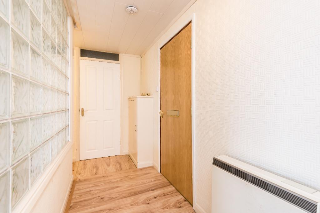 Crompton House, Scholes, Wigan, WN1 2 bed flat £500 pcm (£115 pw)
