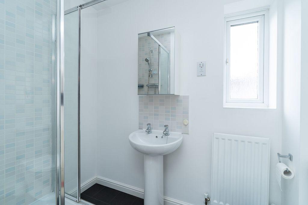 Ensuite to Bed 1