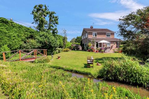 36 Brook End, Weston Turville, Aylesbury, HP22 5RQ