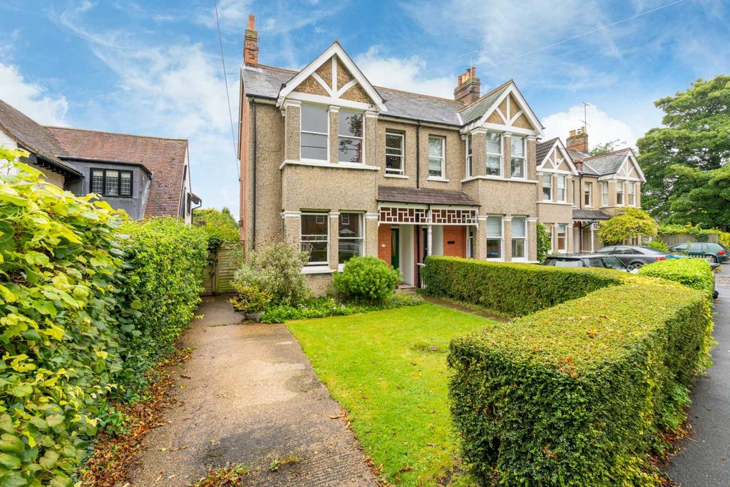 Dobbins Lane, Wendover 3 bed semidetached house £700,000