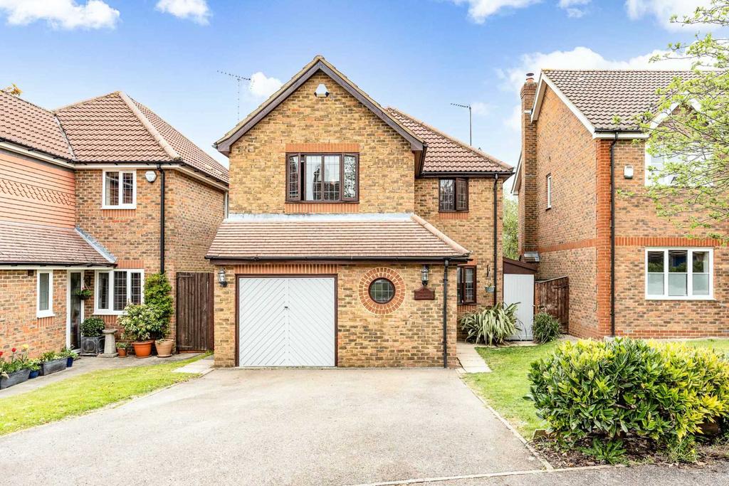 Field, Aston Clinton 4 bed detached house £625,000