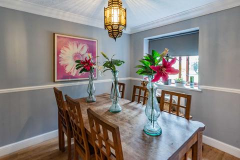 14 Bishops Field, Aston Clinton, Aylesbury, HP22 5BB