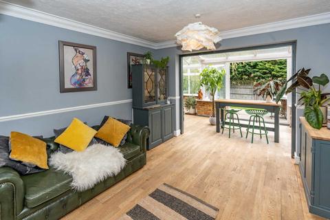 14 Bishops Field, Aston Clinton, Aylesbury, HP22 5BB